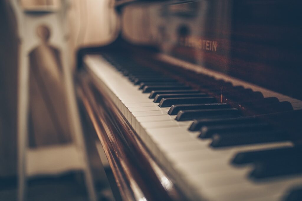 Moving a piano safely